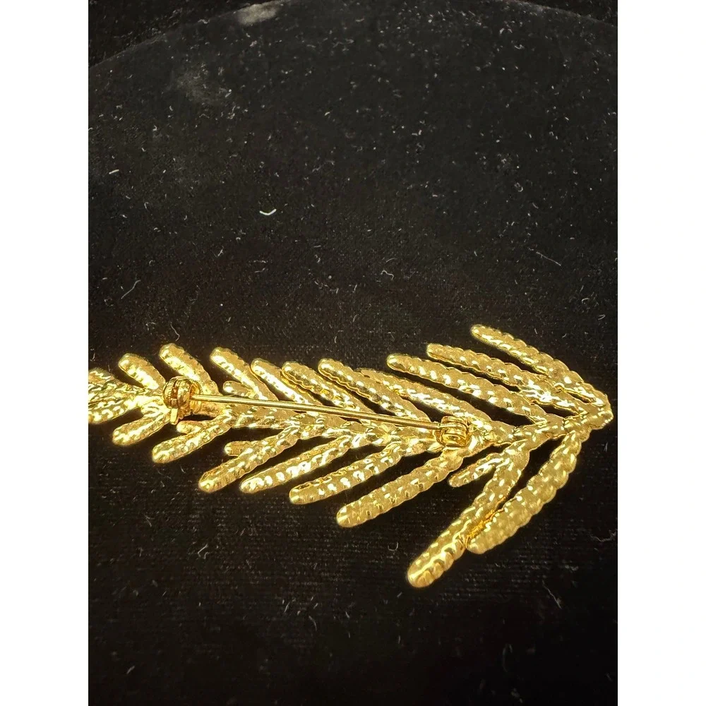 Vintage Gold Tone Cedar Pine Branch Brooch Botanical Nature Pin Textured Leaf